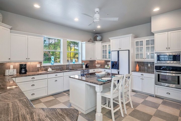 The Palm and Shell Captiva Island Private Luxury Home With Pool hot tub and Beach Access