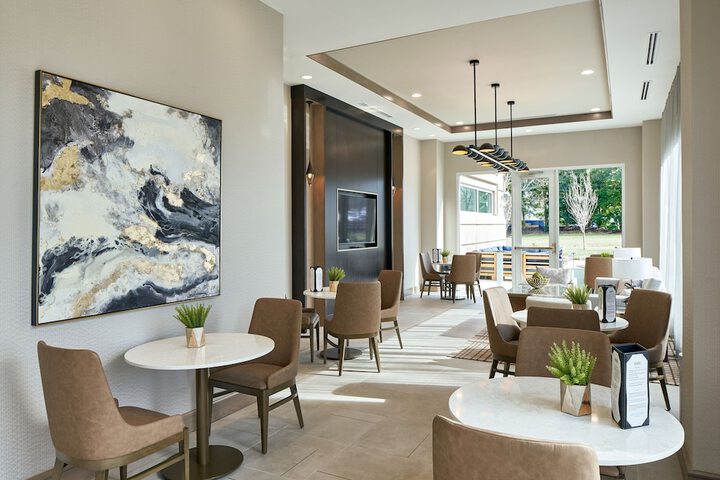 Lounge 57 of 68