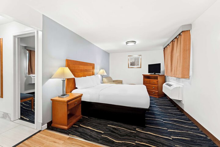 Room 8 of 24