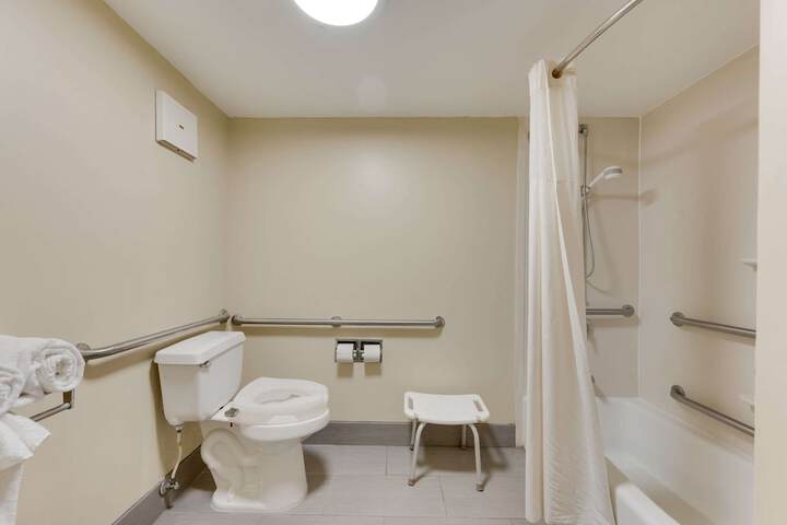 Room 10 of 20