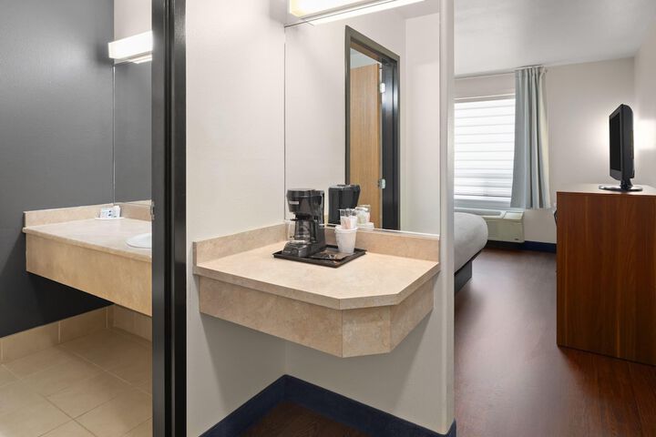 Super 8 by Wyndham Trois-Rivieres