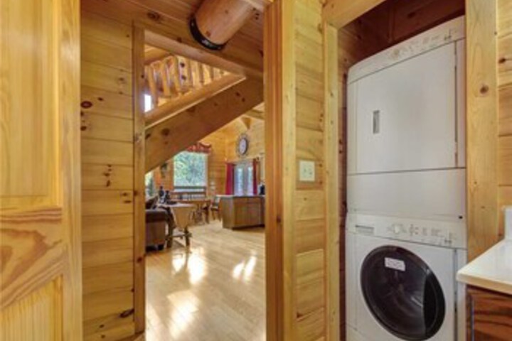 Longwalker Lodge 3 Bedrooms, Hot Tub, Game Room, Sleeps 9