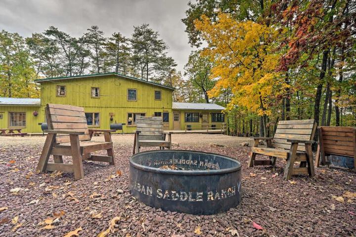 ‘John Wayne Apartment - Deck BBQ, Horses On-Site