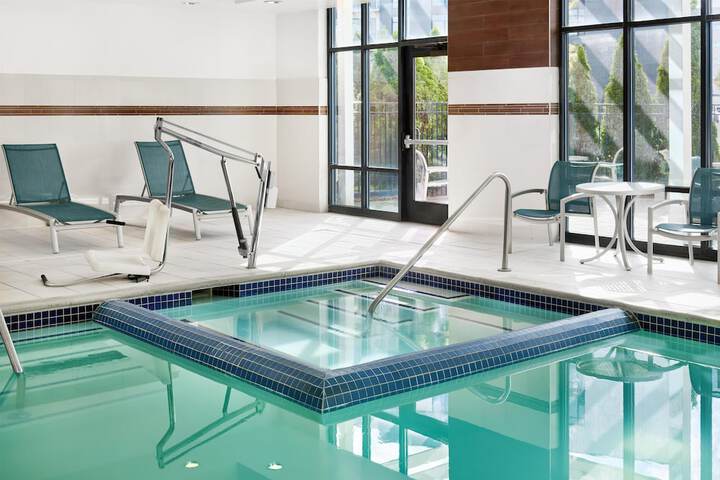 Hampton Inn & Suites Detroit / Troy