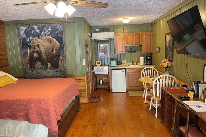 Mountain Aire Cottages Inn & Glamping