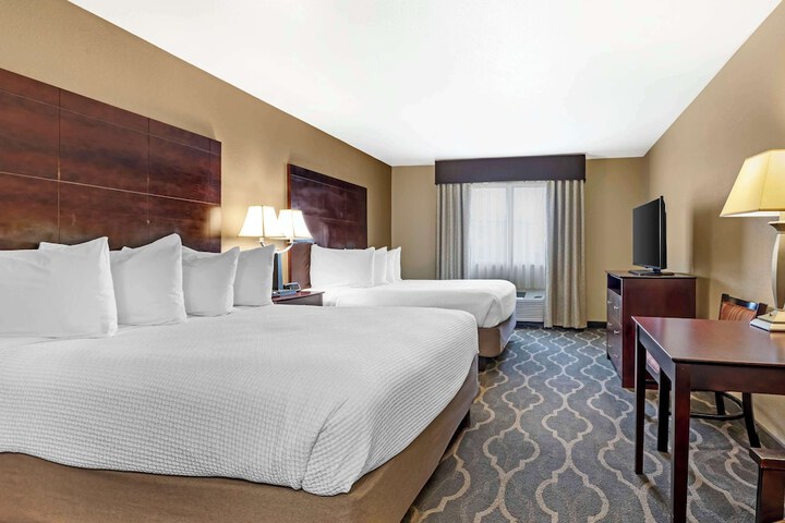 Room 32 of 40