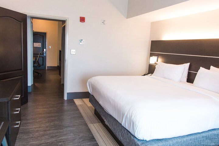 Room 8 of 27