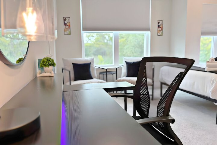4BR Townhouse with Parking - WV rep 3