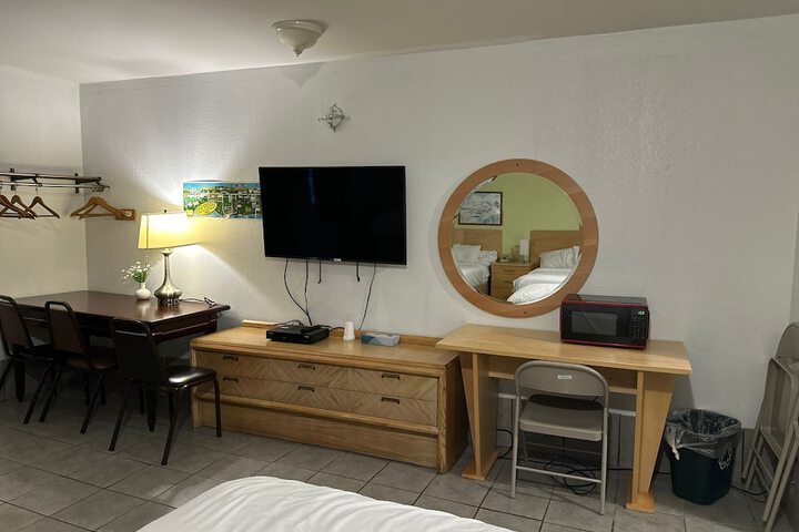Tides Motor Inn at Stehli Beach