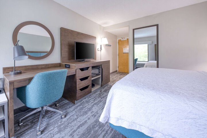 Room 44 of 106