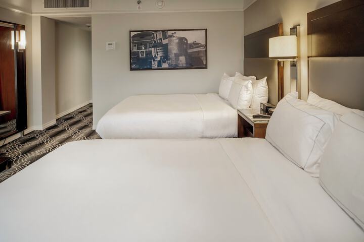 Room 51 of 160