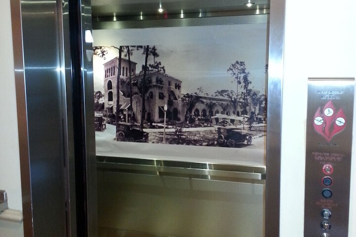 Chateaubleau Hotel