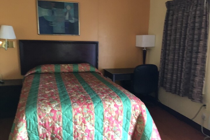 Room 9 of 12