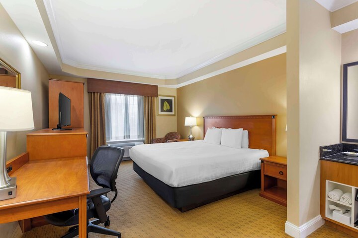 Room 21 of 34