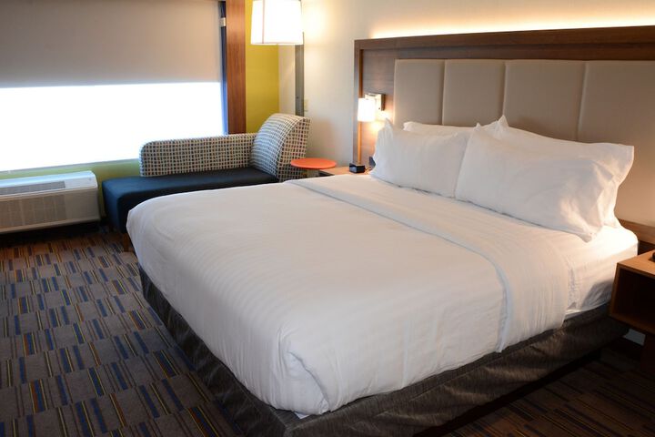Holiday Inn Express & Suites Pittsburgh - Monroeville by IHG