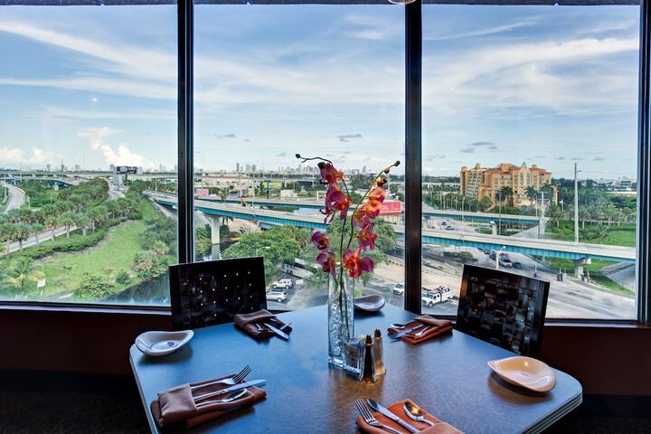 Holiday Inn Miami - International Airport by IHG