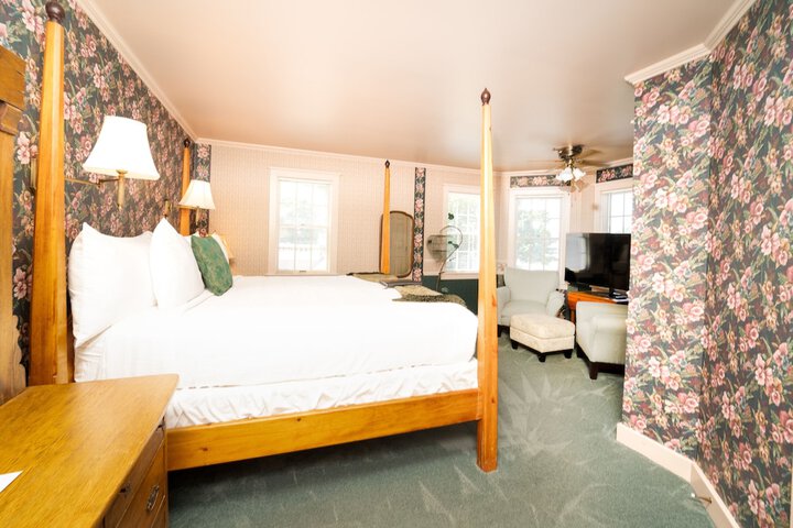 Room 102 of 129