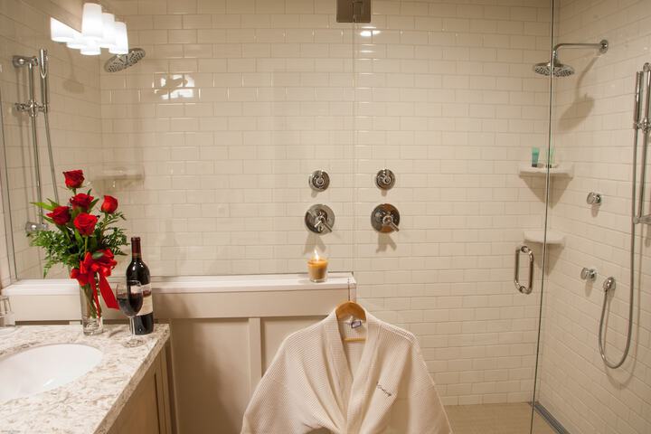 Room 24 of 77