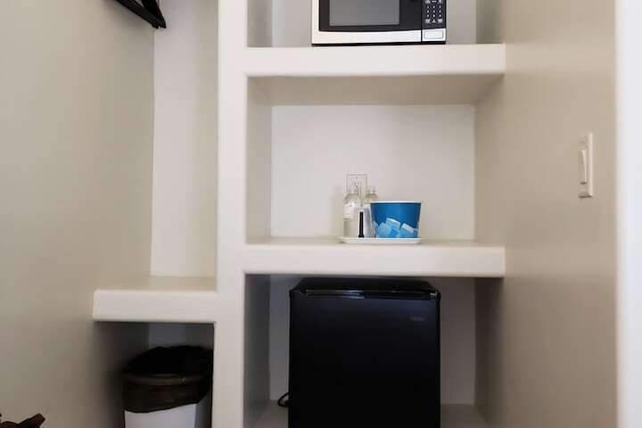 Room 27 of 38