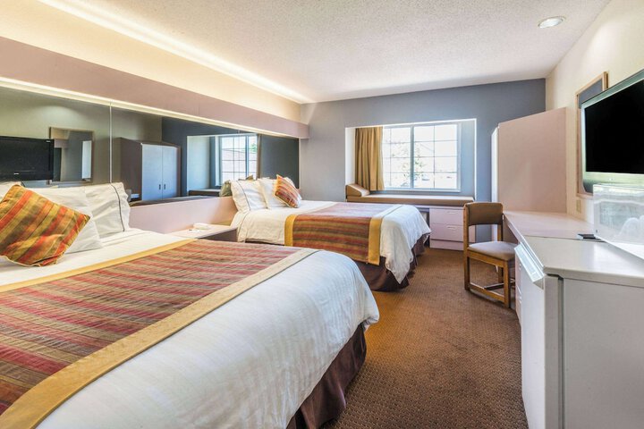 Room 13 of 19