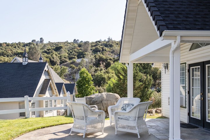 Hounds Tooth Inn