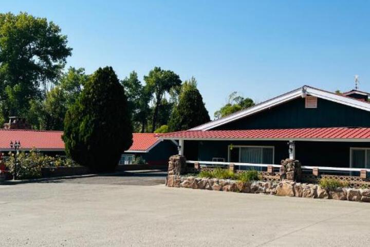 Redwood Arms Motel
