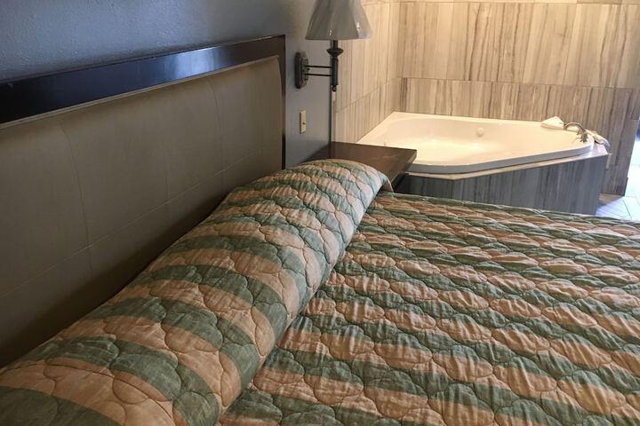 Bellflower Travel Inn