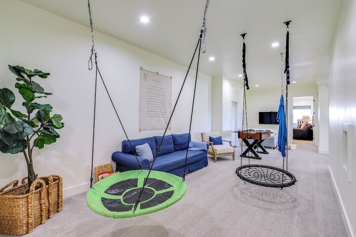 Midway Mountain Farmhouse: Hot Tub Golf & Hiking