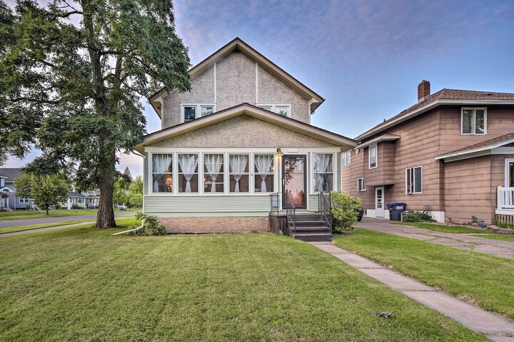 Elegant Superior Getaway 2 Mi to Downtown!