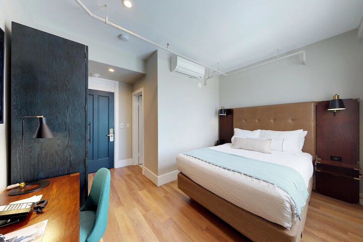 Room 64 of 104