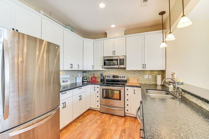 Walk to Beach: Home w / Pool Access in White Stone
