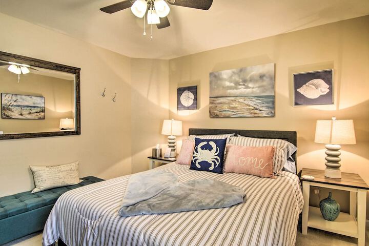 5 Mi to Bethany Beach: Chic Home w / Grill!