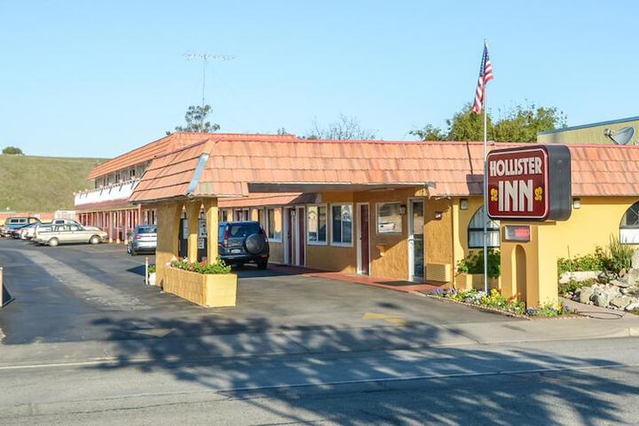 Hollister Inn