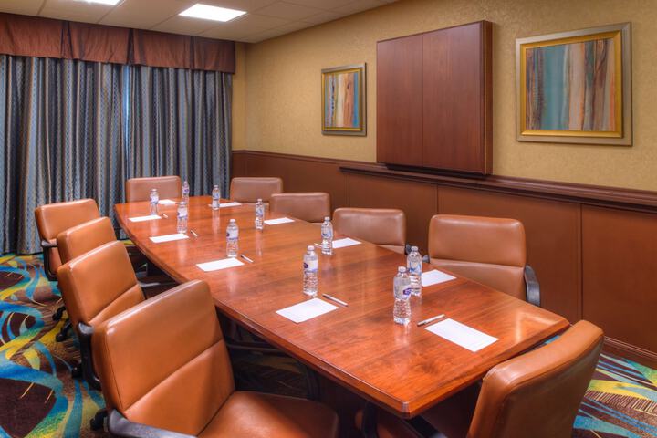 Hampton Inn & Suites Ontario