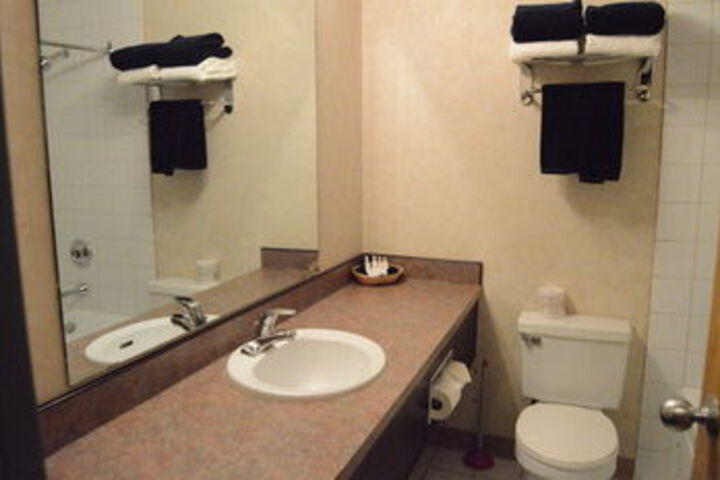 Travelodge by Wyndham Conference Centre & Suites Whitecourt