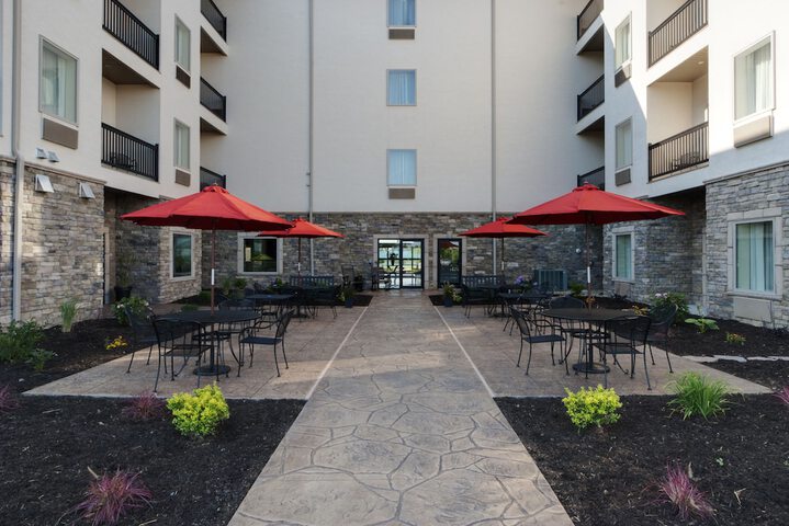 Hotel Exterior 61 of 65