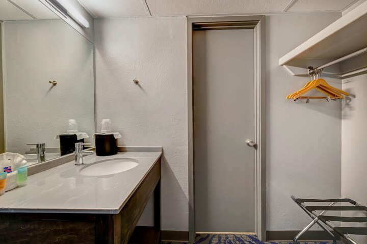 Room 13 of 25