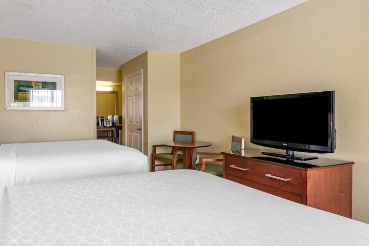 Room 73 of 119