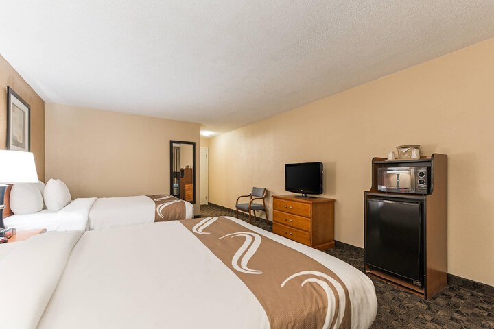 Quality Inn & Suites Portage Central