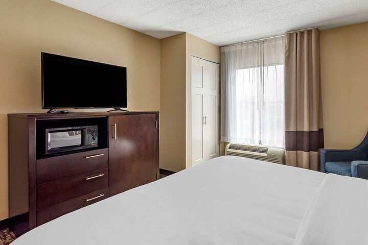 Room 17 of 46