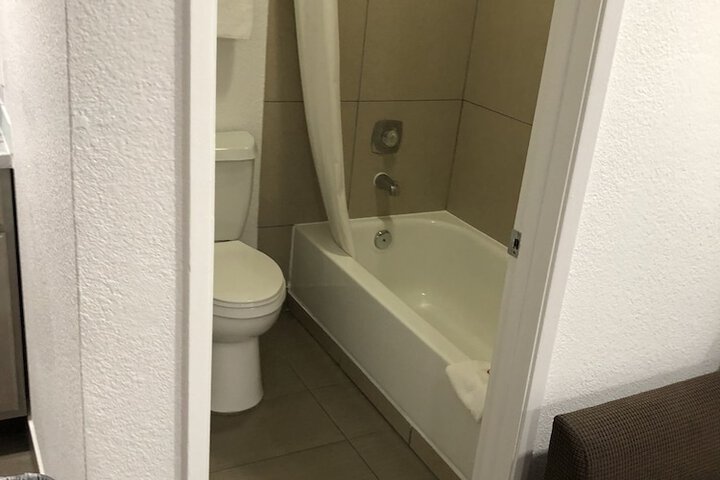 Room 9 of 17
