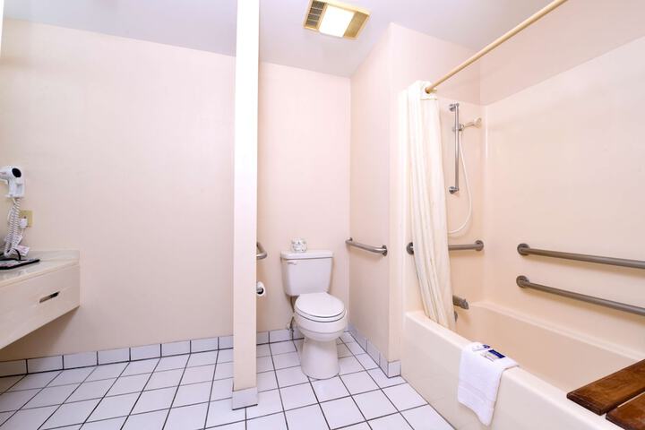 Room 12 of 25