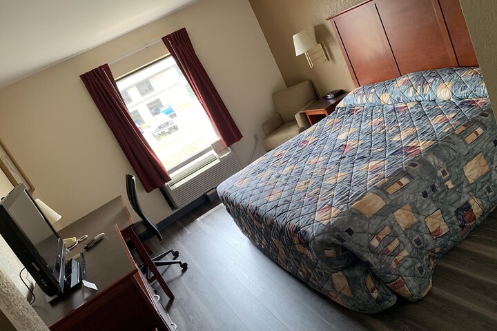 Room 4 of 9