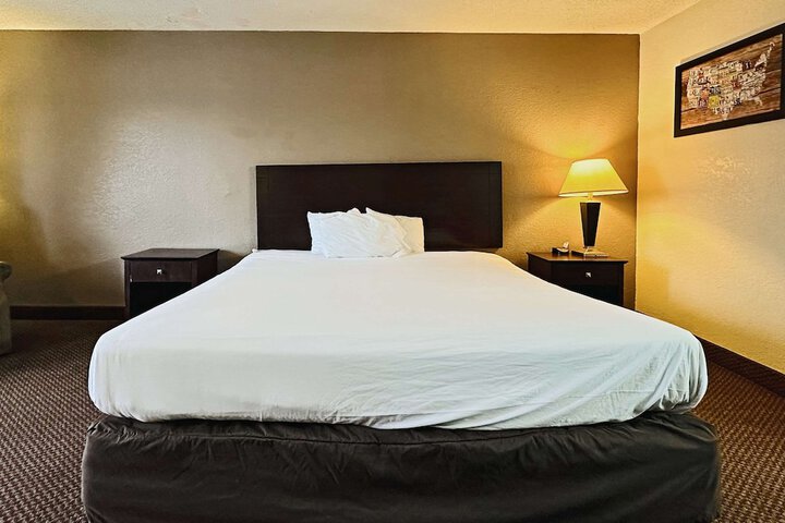 Room 11 of 25