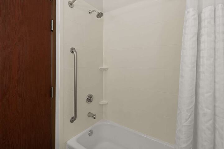 Room 32 of 38
