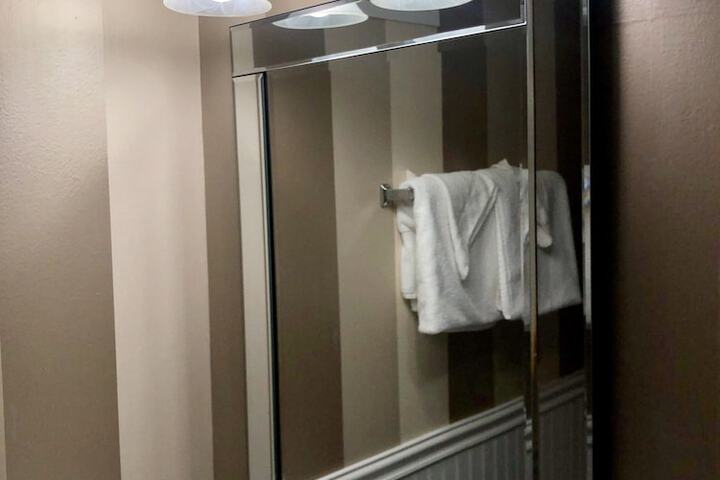 Room 41 of 77