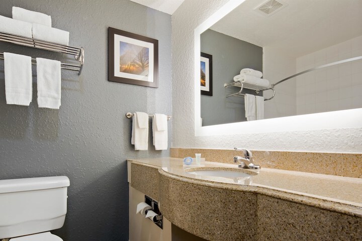 Room 15 of 25