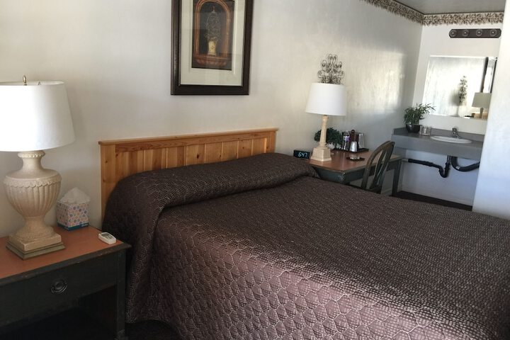 Rustic Inn Motel