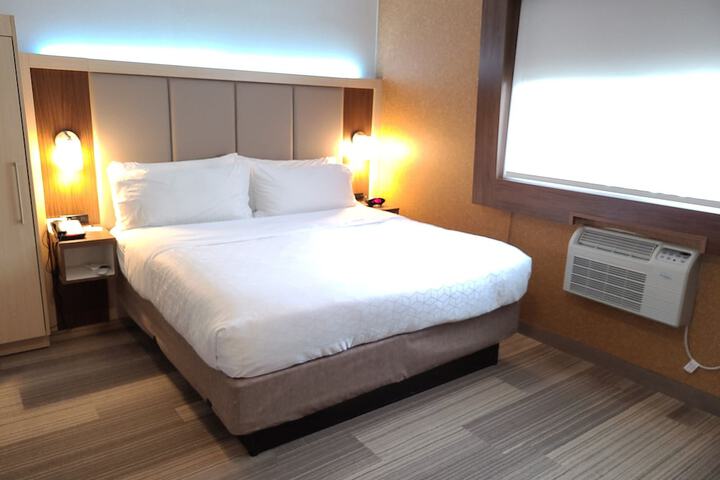 Room 7 of 18