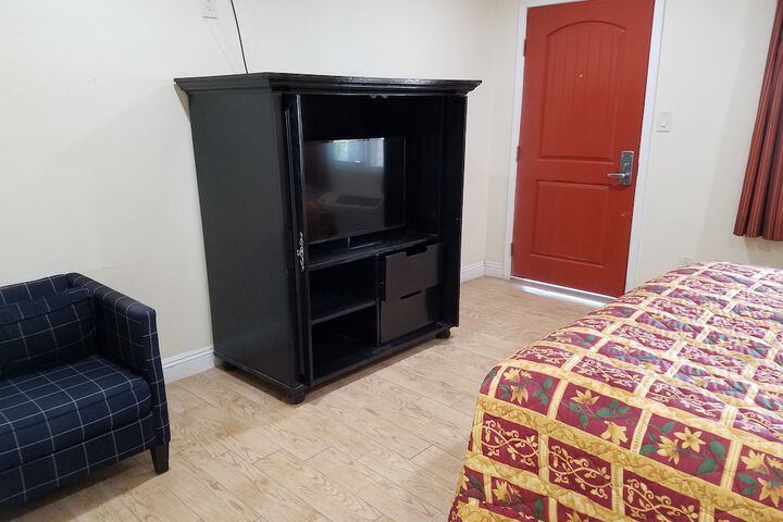 Room 8 of 22